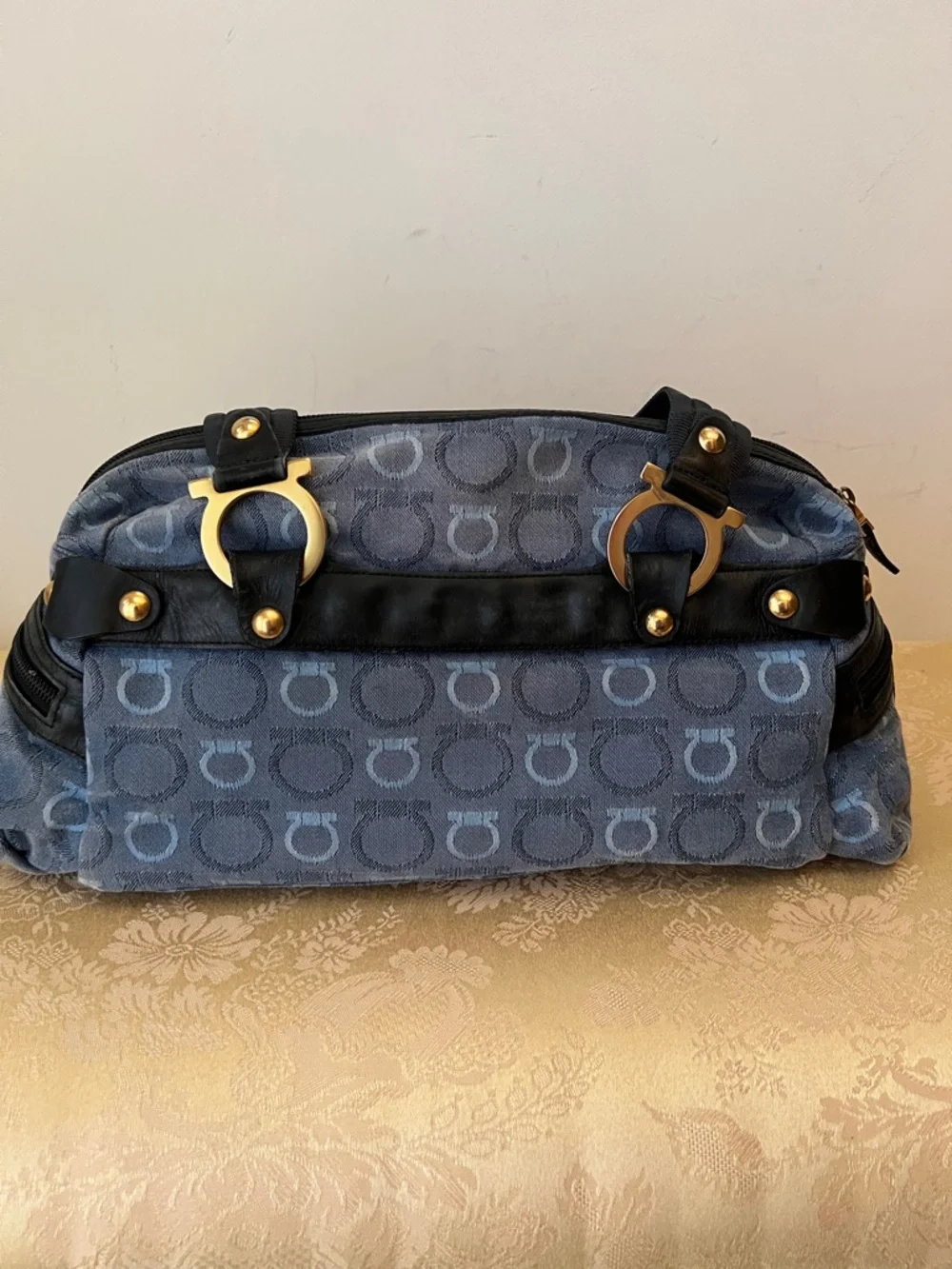 SALVATORE FERRAGAMO JEAN BAG - Picture 2 of 11